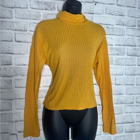H&M Divided Golden Yellow Turtleneck Sweater Size Medium - Picture 2 of 5